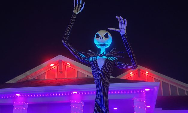 Over the Top 13′ Jack Skellington Halloween Display!